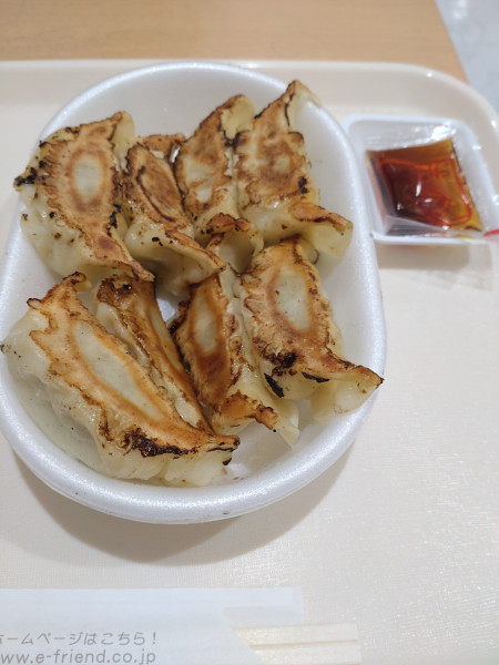 「餃子８個　３９０円」@フレンド CoCoLo長岡店の写真