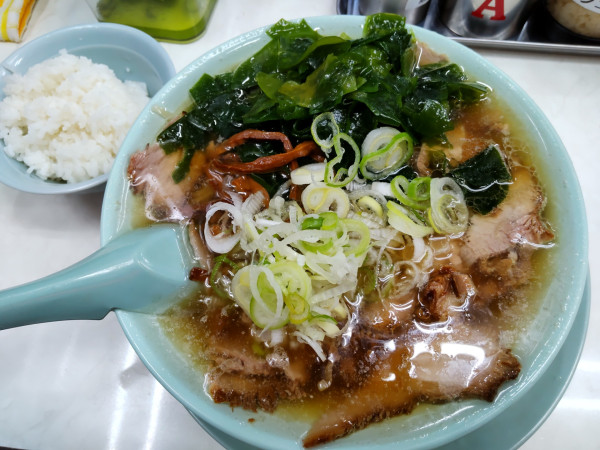 「中華そば＋ワカメ、めし（無料）」@ニューともちんラーメンの写真