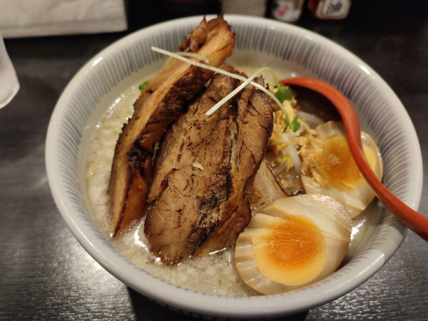 「特製濃厚塩ラーメン」@濃厚味噌らーめん ぶるんちょの写真