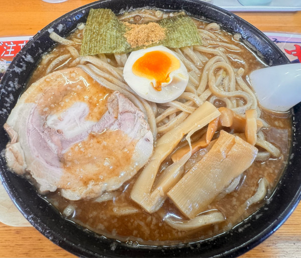 「濃厚魚介らあめん大盛りコッテリ」@あゆ次郎 北本店の写真