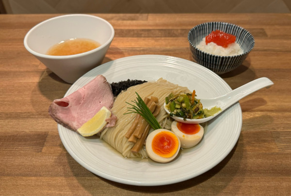 「【限定】冷やし塩つけ麺（がごめ昆布水×煮干出汁）、白ご飯」@酒肴場 屯の写真