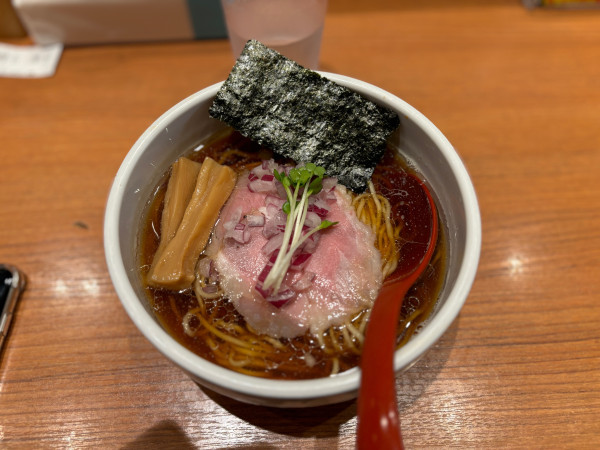 「炭火焼鯵煮干しそば」@煮干中華そば 鈴蘭 新宿店の写真