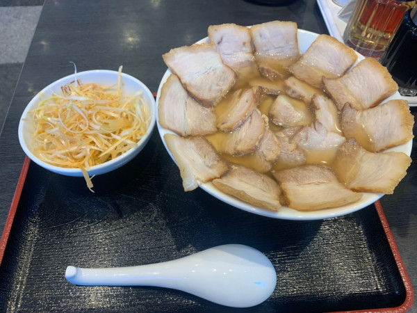 「メガ盛り焼豚ラーメン」@喜多方ラーメン坂内 南流山店の写真