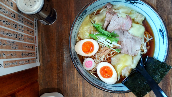 「手打ちワンタン醤油」@手打ち中華そば 凌駕の写真