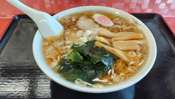 「ラーメン・目玉焼き（580円＋270円）」@中華 金升の写真