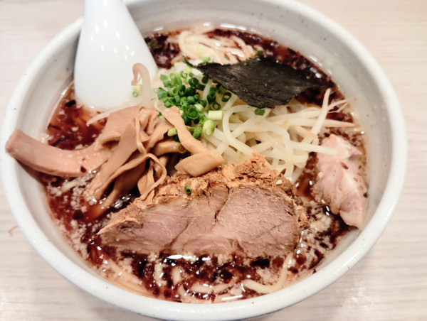 「醤油らーめん並盛」@らーめん はな火屋の写真