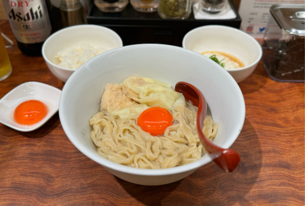 「塩昆布水のTKM（卵かけ麺）、追い卵、追い飯、海老ワンタン」@三馬路 東京店の写真
