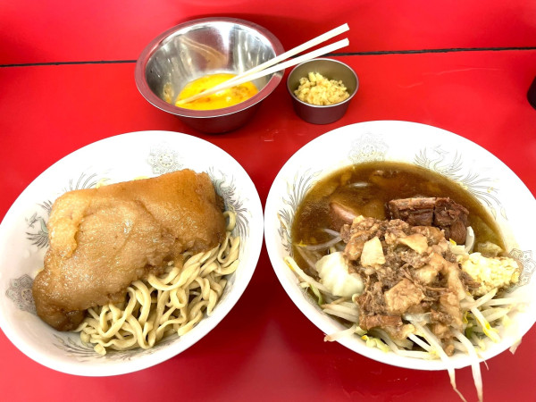 「つけ麺1/3ニンニクアブラ+生卵+しょうが+はんぺん脂」@ラーメン二郎 ひたちなか店の写真