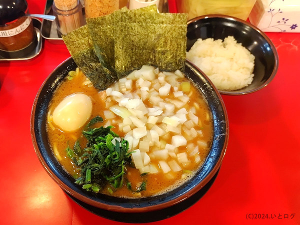 「ラーメン 大盛（＋味玉＋玉ねぎ）」@家系ラーメン 熊田家の写真