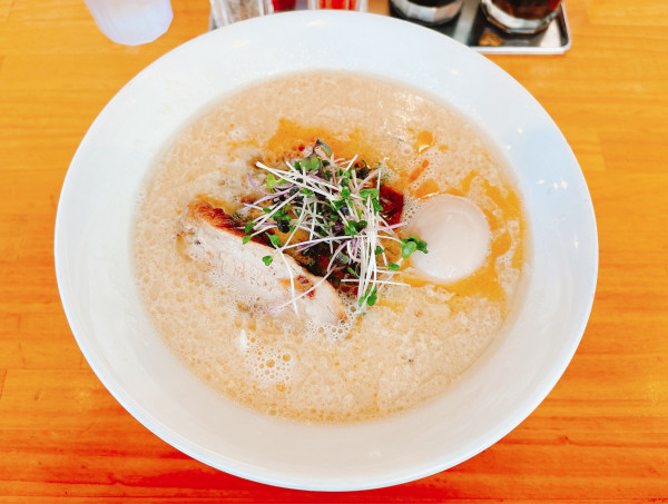 「純とん味噌 赤+半熟煮玉子」@らーめん 日本晴れ 豊橋店の写真