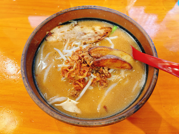 「北海道味噌ラーメン+味噌漬け炙りチャーシュー」@麺場 田所商店 豊田店の写真