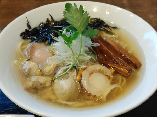 「貝と魚のあら炊き中華そば（昼Ver.：900円）」@Fishmenの写真