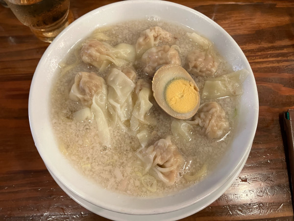 「粗びき肉汁雲呑麺　979円」@広州市場 西新宿店の写真