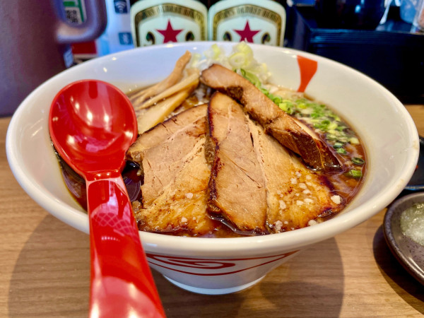 「サッポロ赤星２本 枝豆 → 煎りにんにくチャーシュー麺」@らぁ麺 よしきゅうの写真