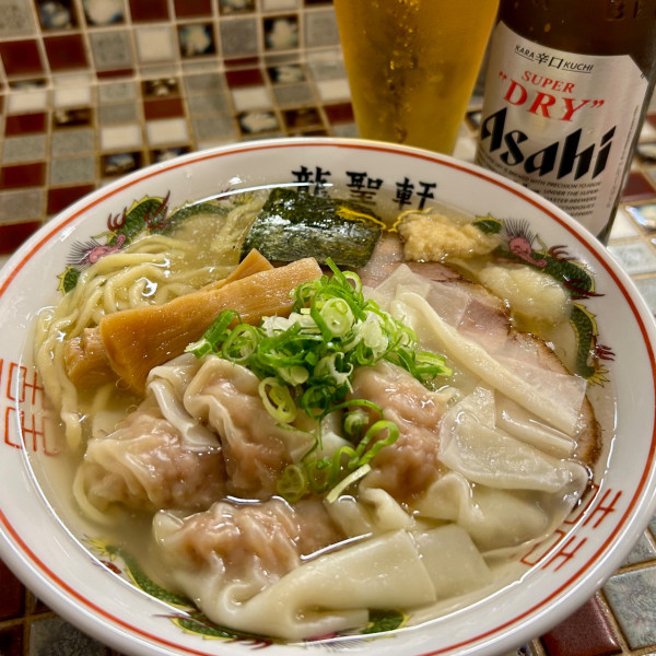 「至極のワンタン麺（塩；麺やわらかめ、油多め）＋ビール」@町田龍聖軒の写真
