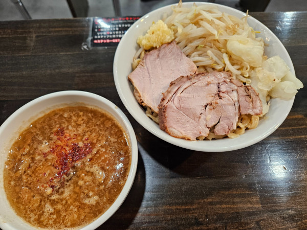 「つけ麺+豚マシ」@限界を超えろ 京成津田沼校の写真
