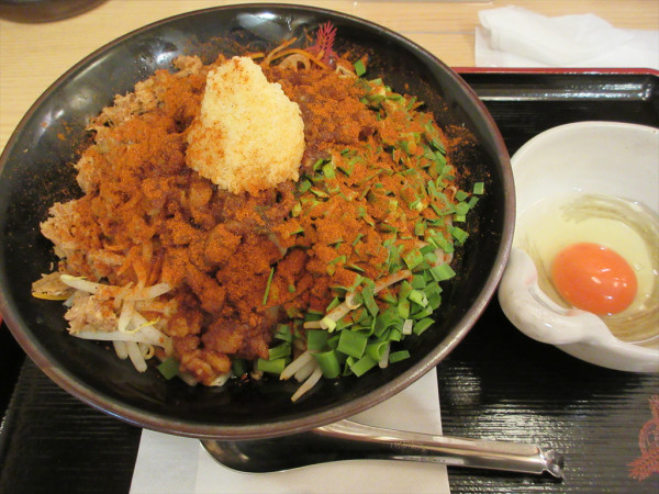 「灼熱背徳MAX油そば（1,380円）」@つけ麺専門店 三田製麺所 恵比寿店の写真