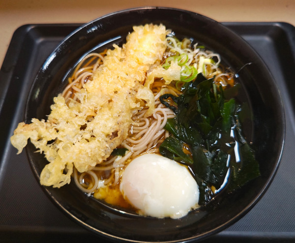 「ゲソ天そば+温玉」@名代 富士そば 市ヶ谷店の写真