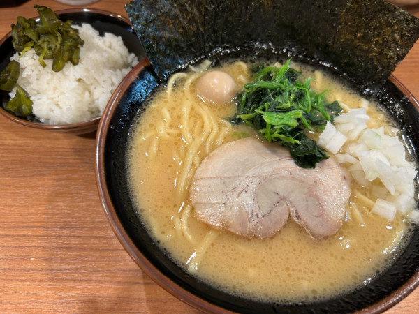 「ラーメン850円＋ライス(無料)」@横浜家系ラーメン 馬場壱家 山の陣 2号店の写真