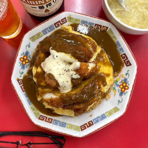「ニンニク肉肉カレーオム」@大阪王将 菊名店の写真