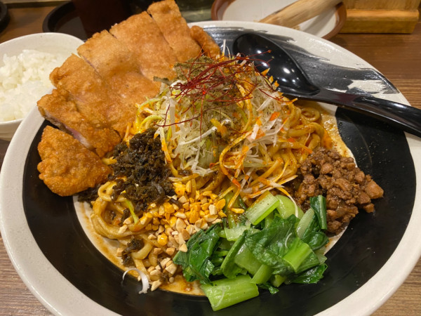 「パイコー汁無し担々麵」@四川担々麺 赤い鯨の写真