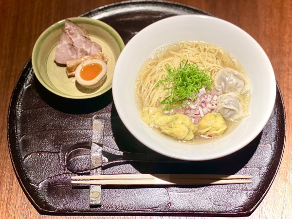 「ワンタン塩らぁ麺」@らぁ麺かりよん（仮）の写真