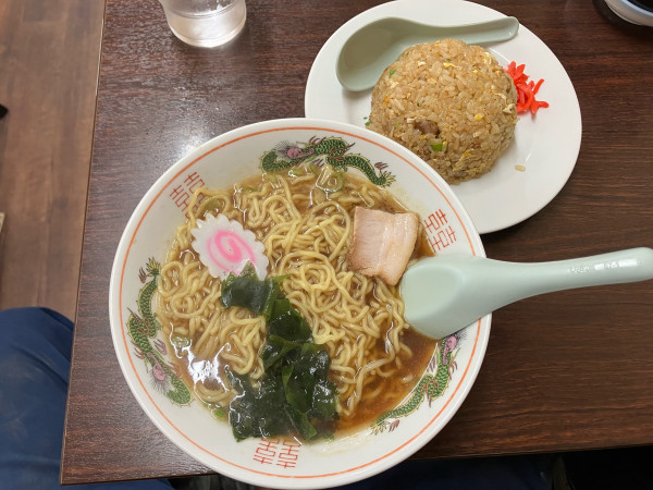 「ラーメン＋ミニチャーハン　800円」@中華料理 千住軒の写真