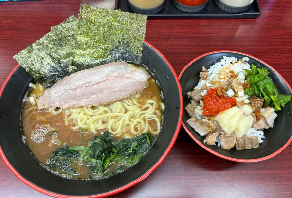 「ラーメン＋まかない飯」@麺家 紫極 大泉学園店の写真