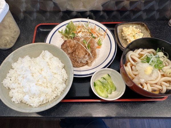 「ハンバーグ定食（冷たいうどん）700円」@葉花テイクうどんの写真