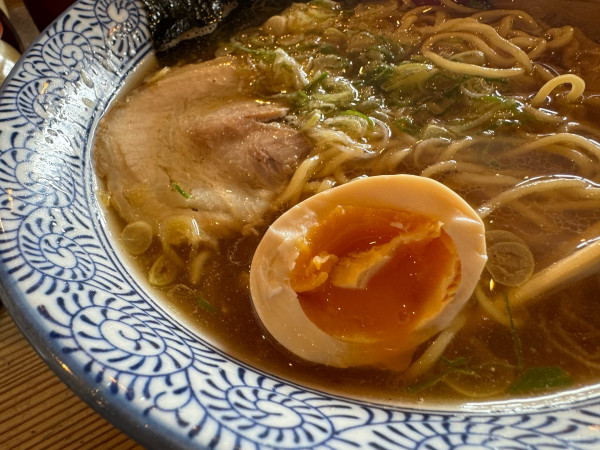 「九十九里煮干醤油　味玉トッピング950円」@らーめん 福たけ 桜木本店の写真