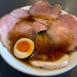 醤油ラーメン・豚肩ロースのレアチャーシュー