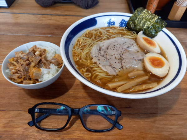 「中華そば(大盛無料かため)味付き半熟玉子無料・ミニチャーシュー丼」@和風ラーメン 和鉄の写真