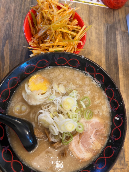 「ゴルジらー麺　辛ネギトッピング」@らーめんゴルジの写真