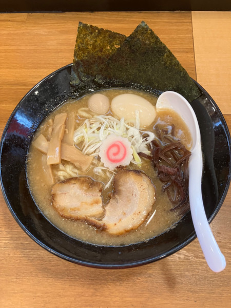 「魚介豚骨醤油ラーメン ラーパス 味玉」@醤油豚骨 中一の写真