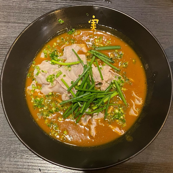 「赤いかれー麺(並盛) ¥1,100」@かれー麺 実之和 赤坂店の写真