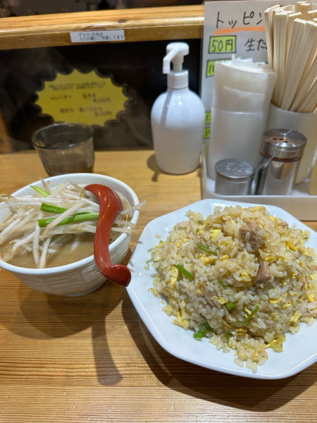 「チャーハン 半ラーメンセット」@味噌麺処 花道庵 北参道店の写真