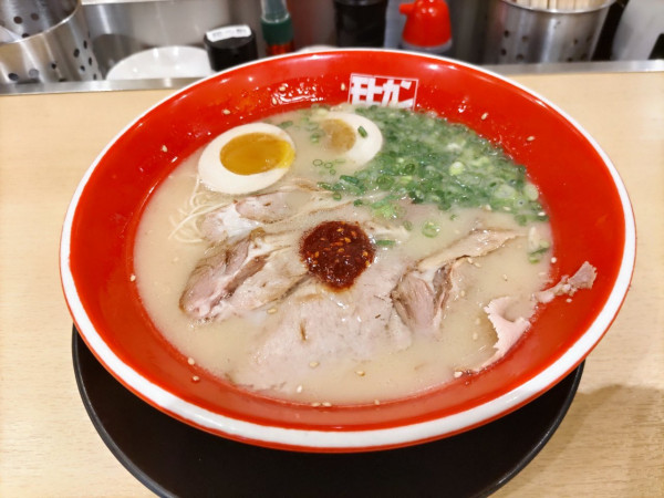 「モヒカンらーめん煮卵入り970円」@モヒカンらーめん 博多デイトス店の写真