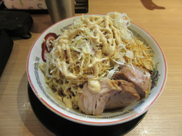 「冷やし中華　大（１２５０円）」@ラーメン豚山 東京ラーメン横丁店の写真