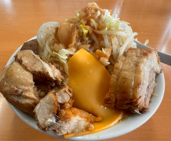 「ラーメン並ほぐし豚＆チーズトッピング」@ラーメン一心の写真
