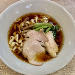 醤油らーめん（880円）