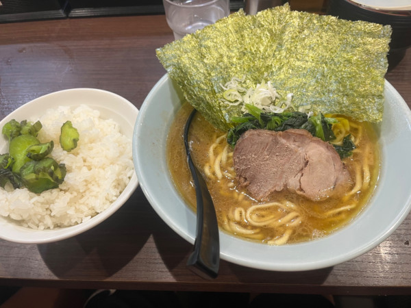 「らーめん　ライス」@横浜家系らーめん侍 渋谷本店の写真