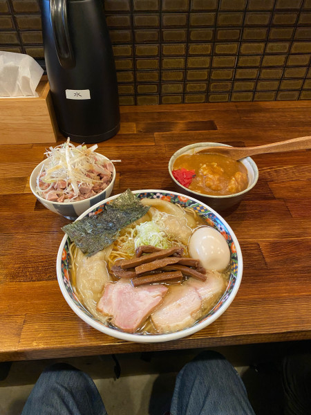 「もちもち雲呑味玉中華そば＋奈つやの茶碗カレー＋奈つこ今日のごはん」@奈つやの中華そばの写真