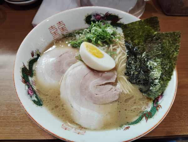 「豚骨ラーメン　　　800円」@豚骨発祥 久留米ラーメン くるめやの写真