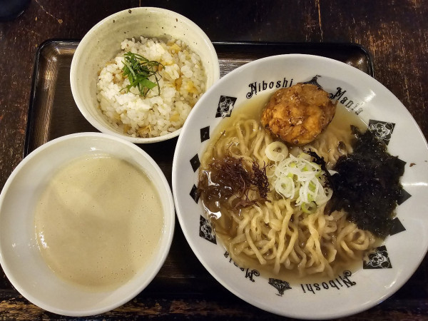 「【限定】県産ホタテとアサリの合わせソバ　1300円」@煮干結社 弘前店の写真