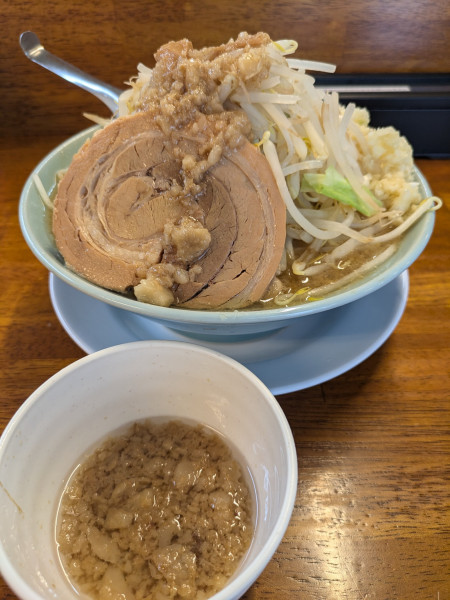 「わし並(野菜マシ＋アブラマシ＋ニンニク＋カラメ)900円」@汁麺屋 どっぷりしやがれの写真