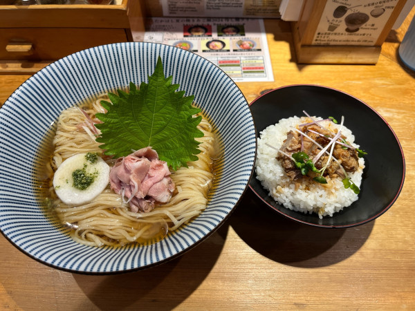 「羅臼昆布の冷やしとろみそば」@焼きあご塩らー麺 たかはし 上野店の写真