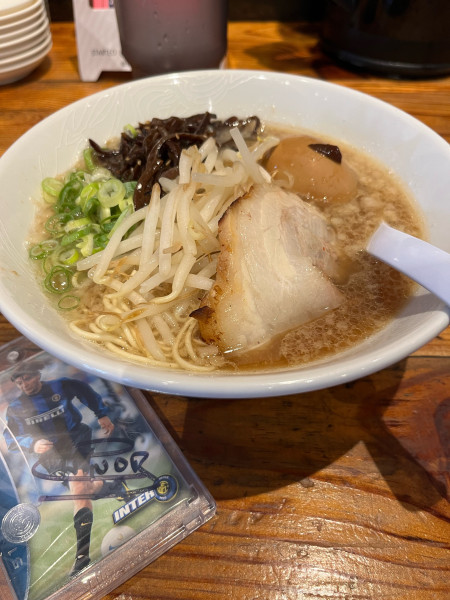 「醤油豚骨味玉入り」@でびっと 桜新町サザエさん通り店の写真