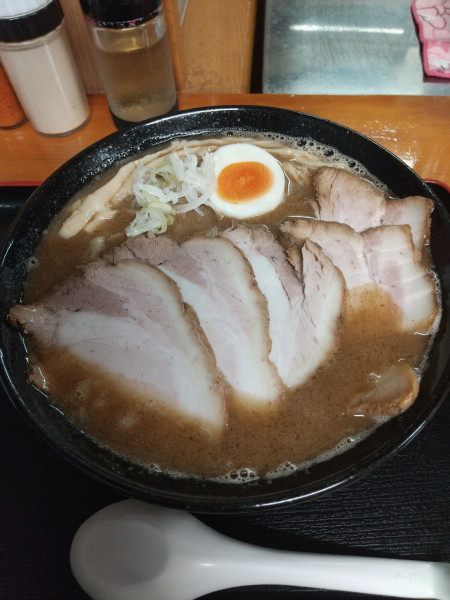 「濃厚中華そば(トッピング：チャーシュー)」@つけ麺 中華そば 佐とうの写真