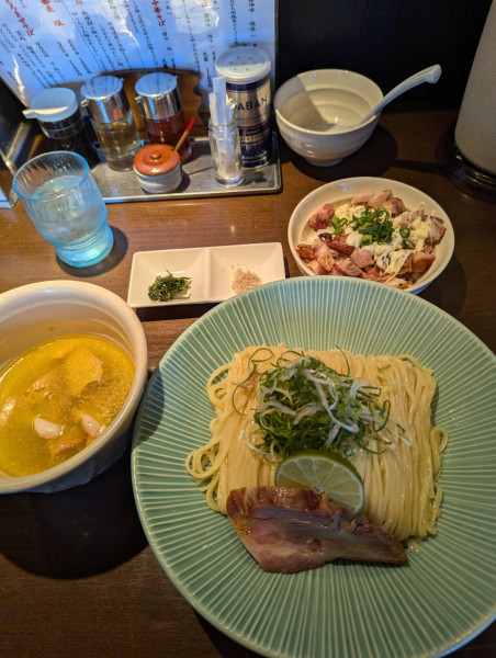 「つけ蕎麦300g+肉マヨ丼」@麺や 虎徹の写真