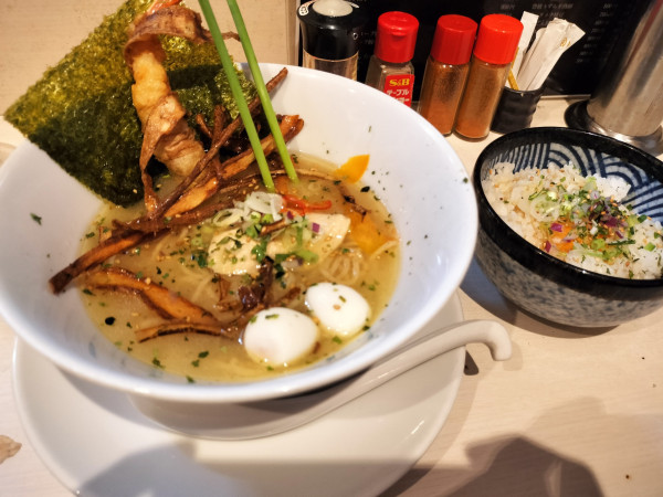 「別品鶏白湯塩ラーメン」@鶏麺の写真